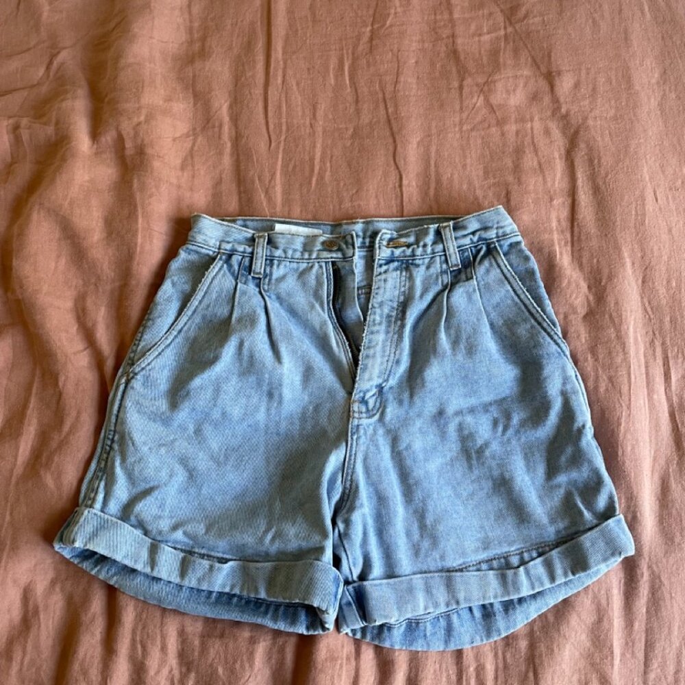 Vintage Bill Blass High Waisted Size 10 Jean Shorts (Modern 27)